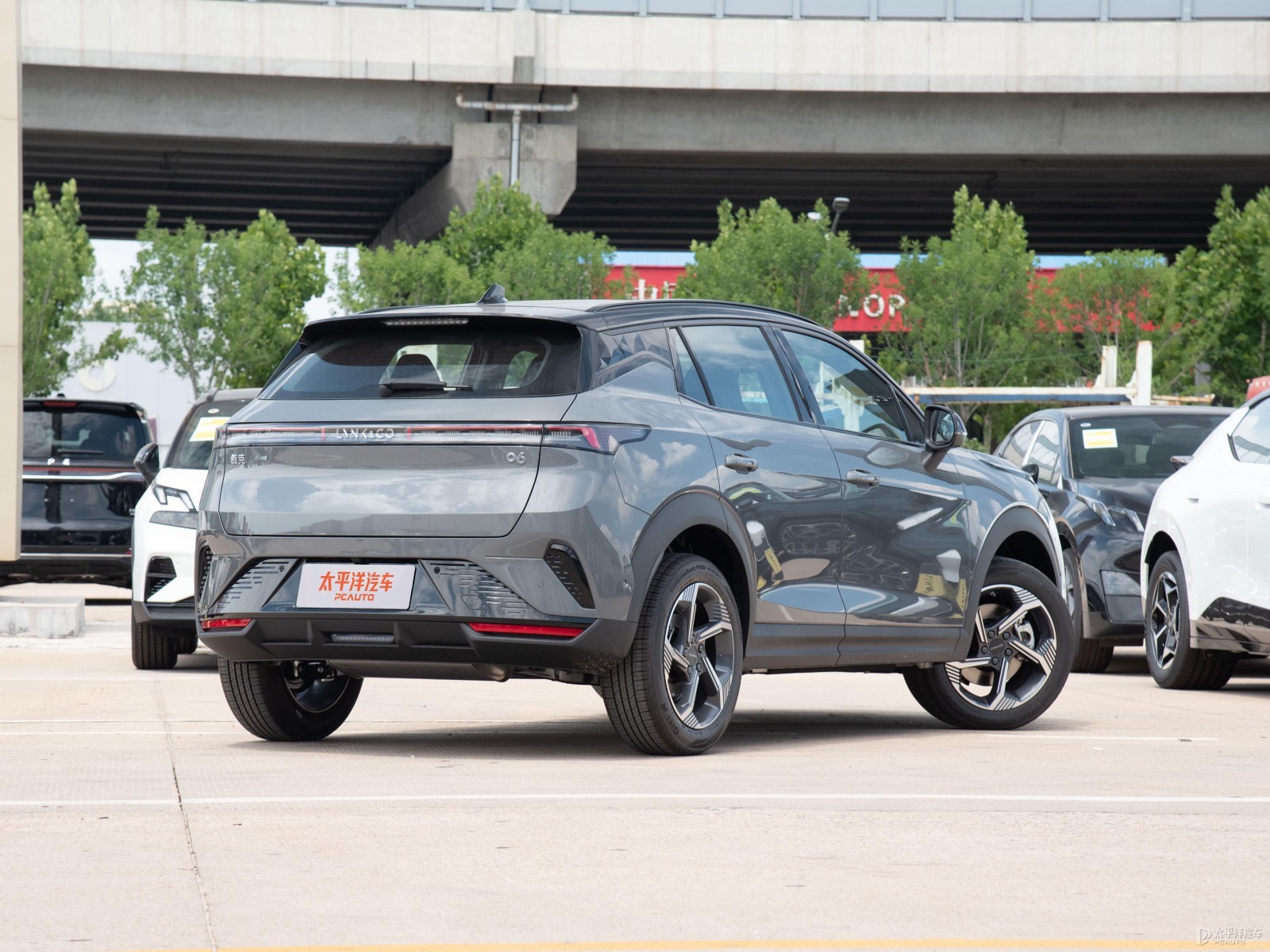 Lynk & Co 06 Relive 1.5T Ultra — Additional exterior view. Image 2 of 3. Authorized new car for export from China.