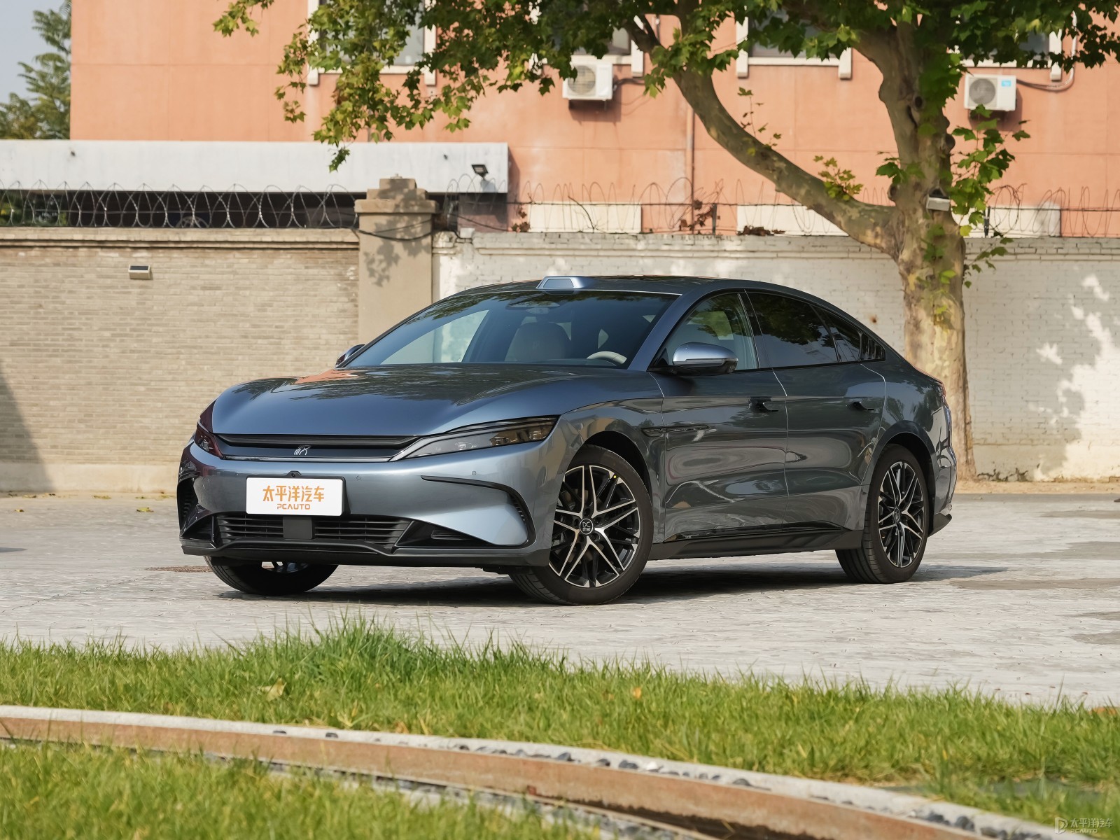 BYD Han LEV AWD LiDAR Flagship — Main listing photograph. Image 1 of 3. Authorized new car for export from China.