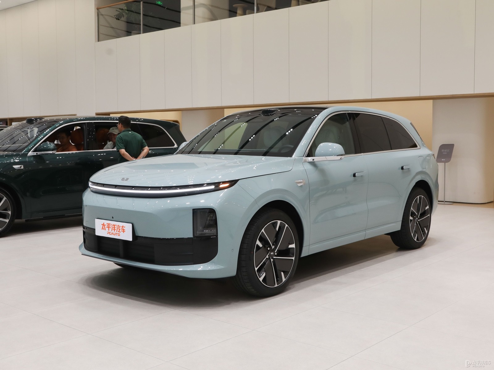 Li Auto L6 Pro Smart New Version 2025 — Main listing photograph. Image 1 of 3. Authorized new car for export from China.