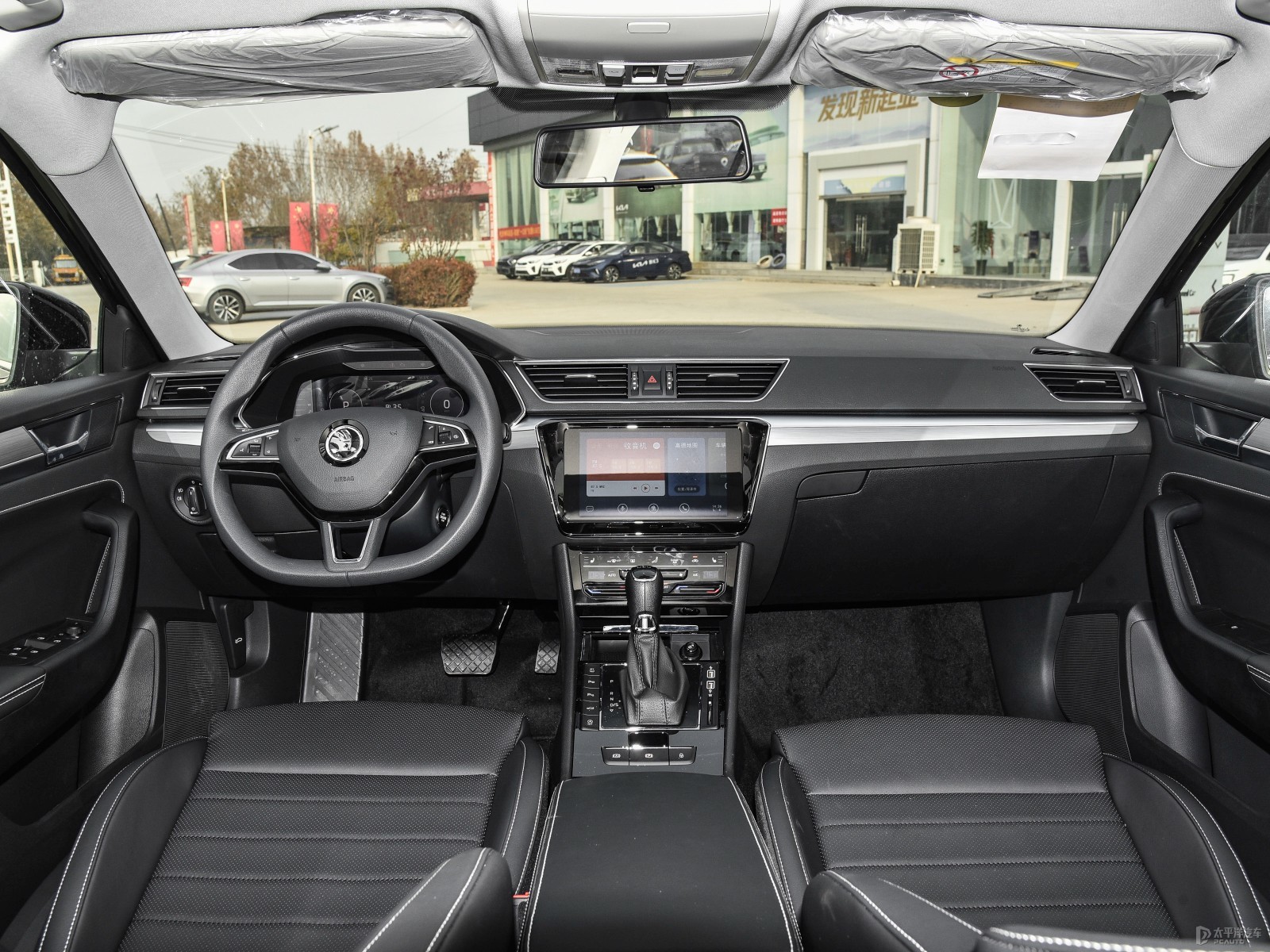 Škoda Superb 2025 TSI280 DSG Premium Edition — Further exterior angle of the same vehicle. Image 3 of 3. Modified new c...