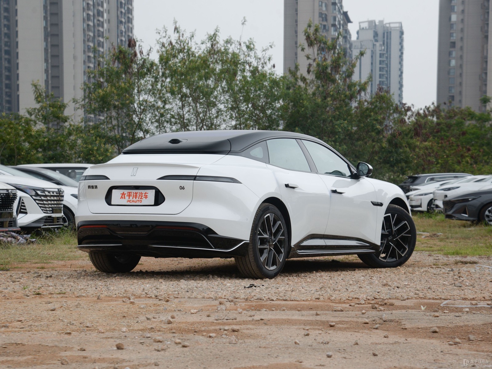 Avatr 06 Pro EV — Additional exterior view. Image 2 of 3. Authorized new car for export from China.