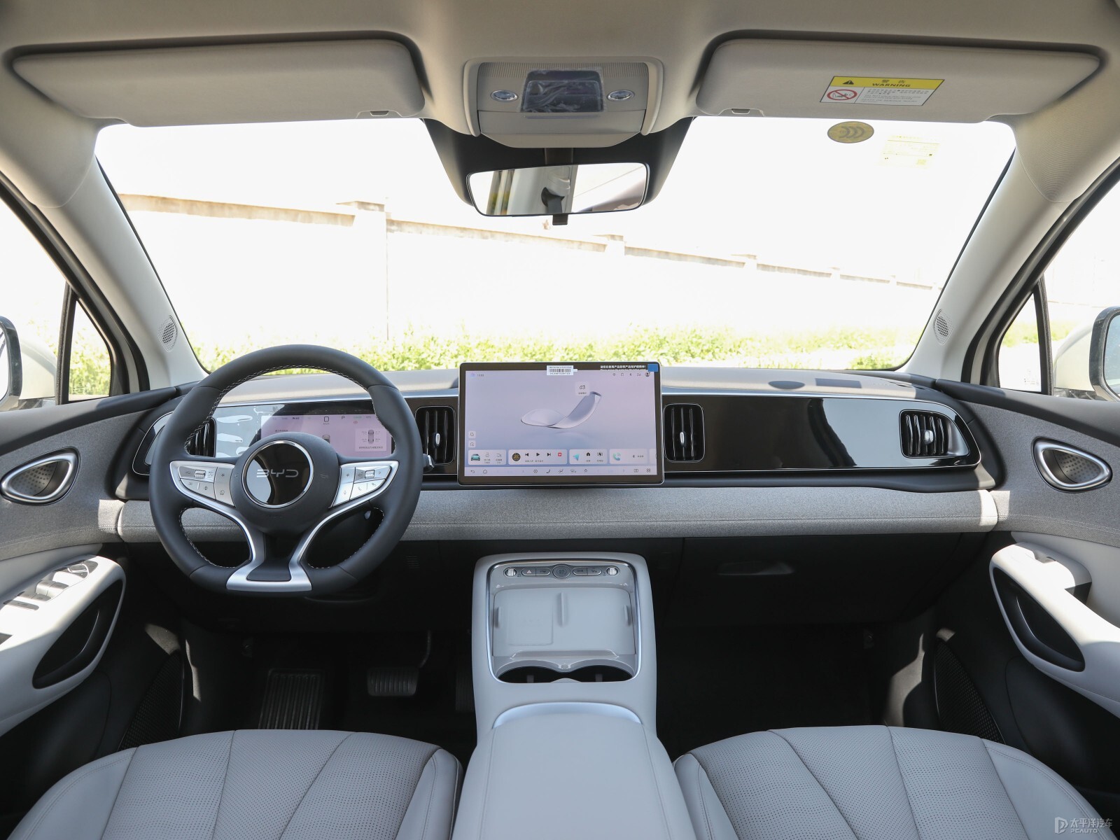 BYD Sea Lion 05 EV 520 Smart Navigation Edition — Further exterior angle of the same vehicle. Image 3 of 3. Authorized n...