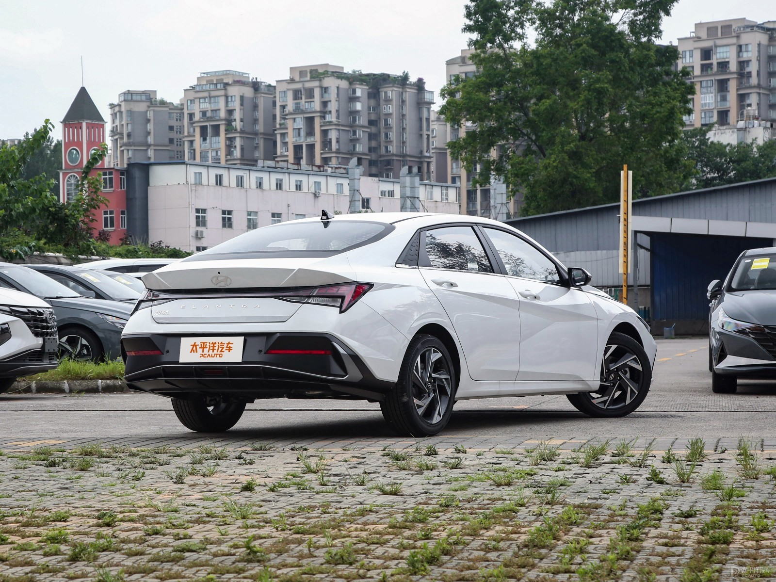Beijing Hyundai Elantra 1.5L LUX Premium — Additional exterior view. Image 2 of 3. Modified new car for export from China.