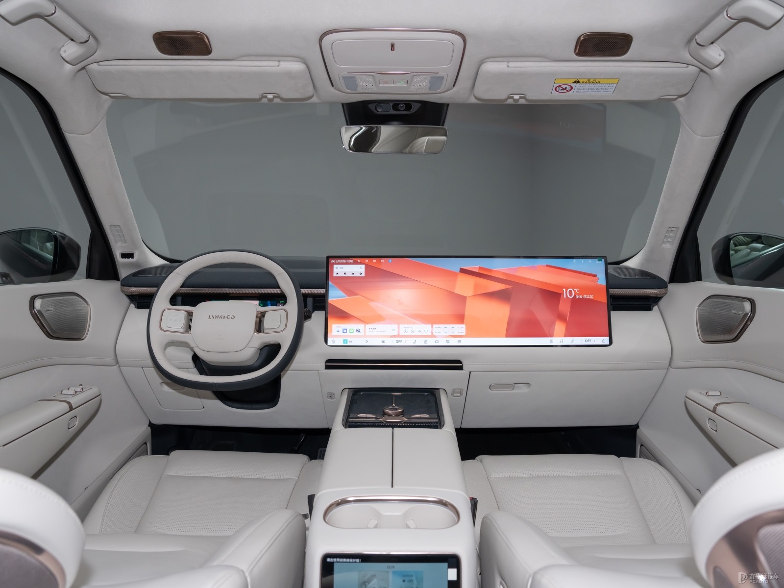 Lynk & Co 900 2025 2.0T Ultra 6-Seater — Further exterior angle of the same vehicle. Image 3 of 3. Authorized new car fo...