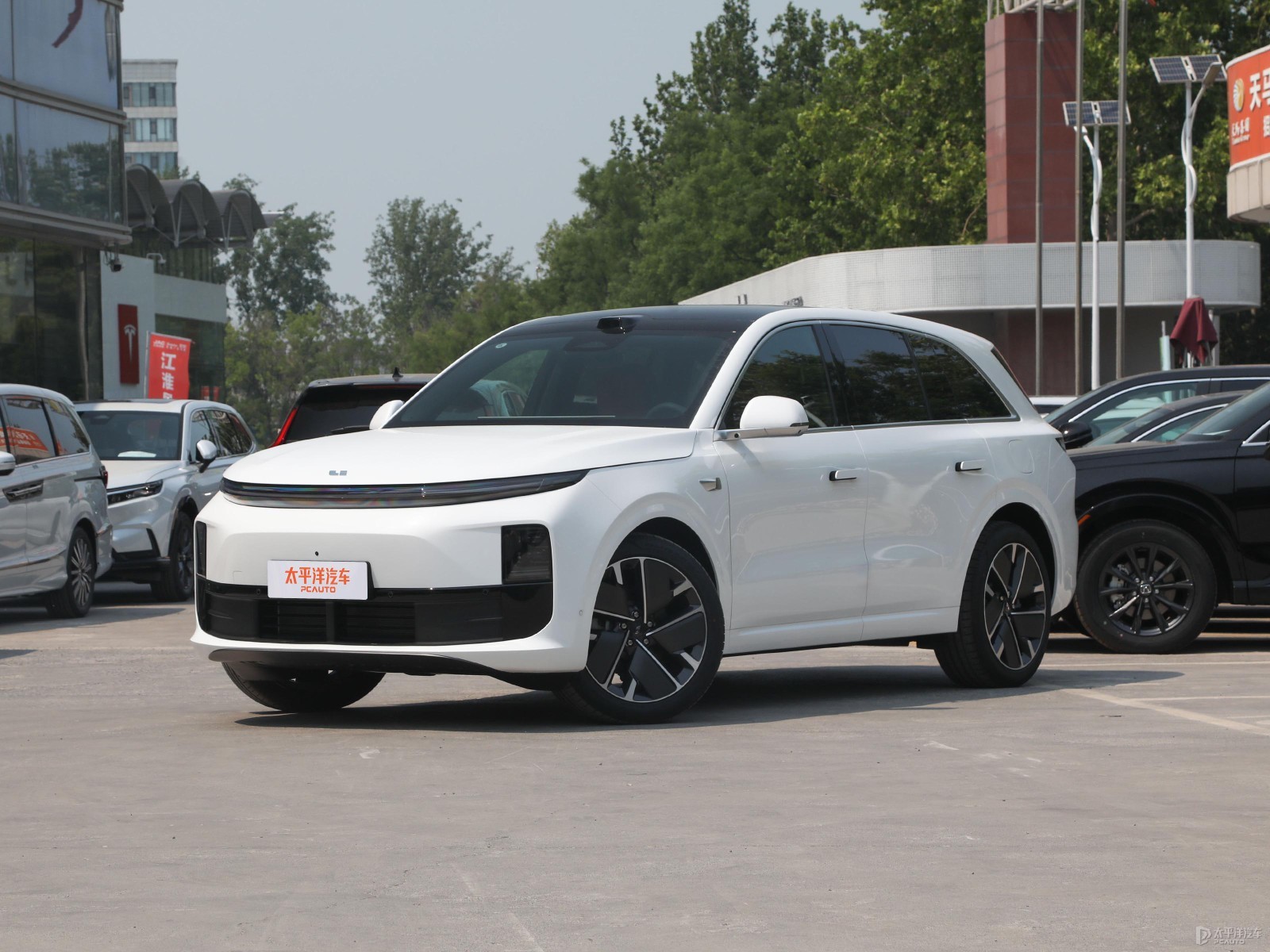Li Auto L6 2025 MAX Smart New Version — Main listing photograph. Image 1 of 3. Authorized new car for export from China.