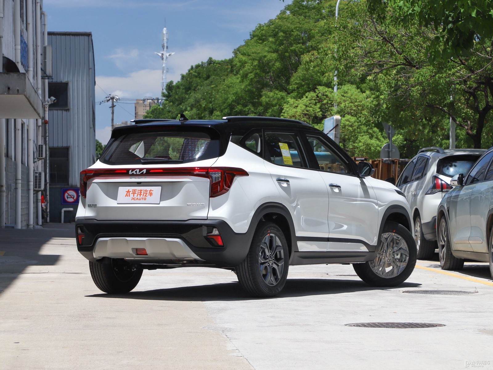 Kia Seltos 2026 1.5L Deluxe Edition — Additional exterior view. Image 2 of 3. Modified new car for export from China.