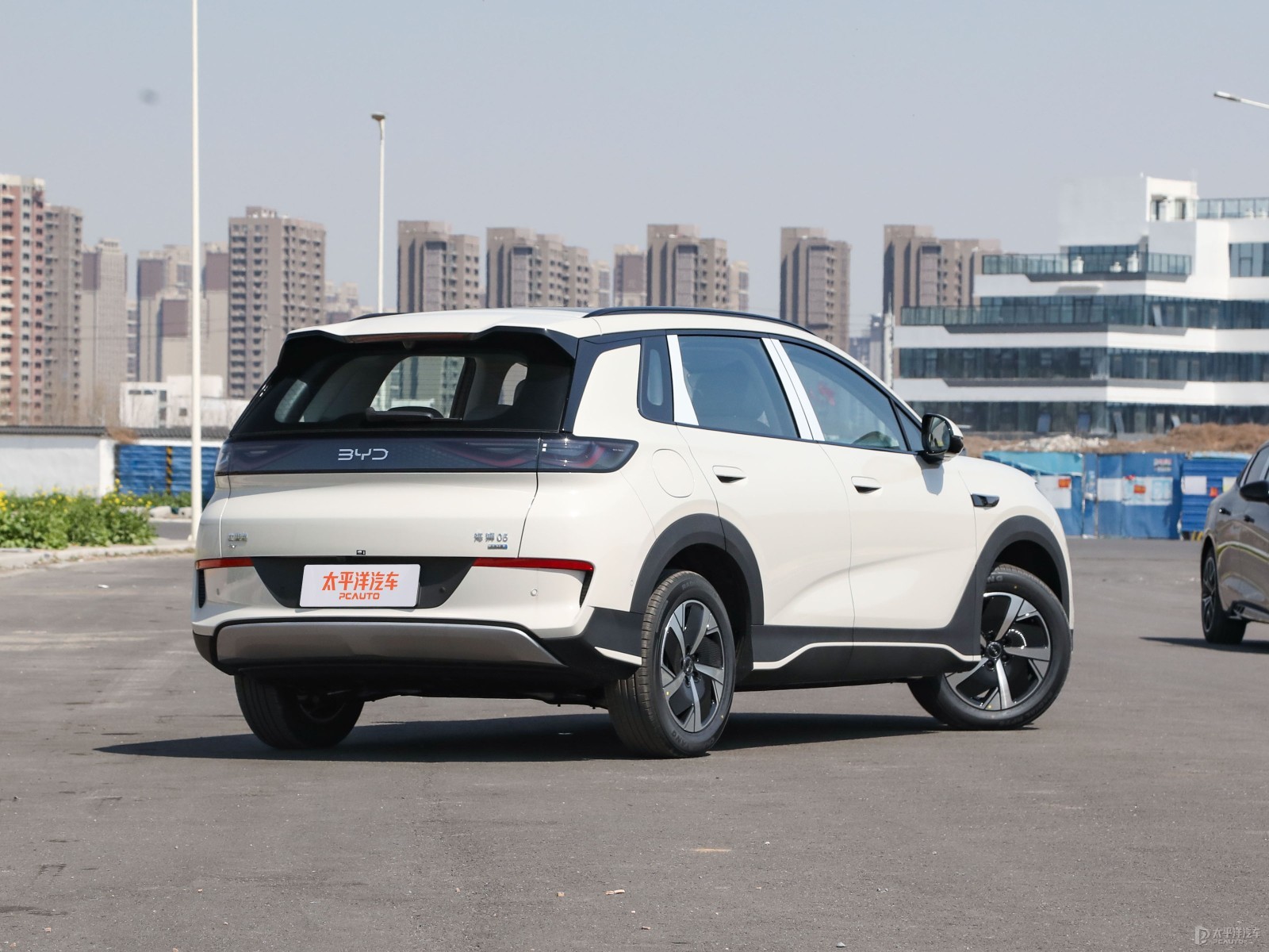BYD Sea Lion 05 EV 520 Smart Navigation Edition — Additional exterior view. Image 2 of 3. Authorized new car for export ...
