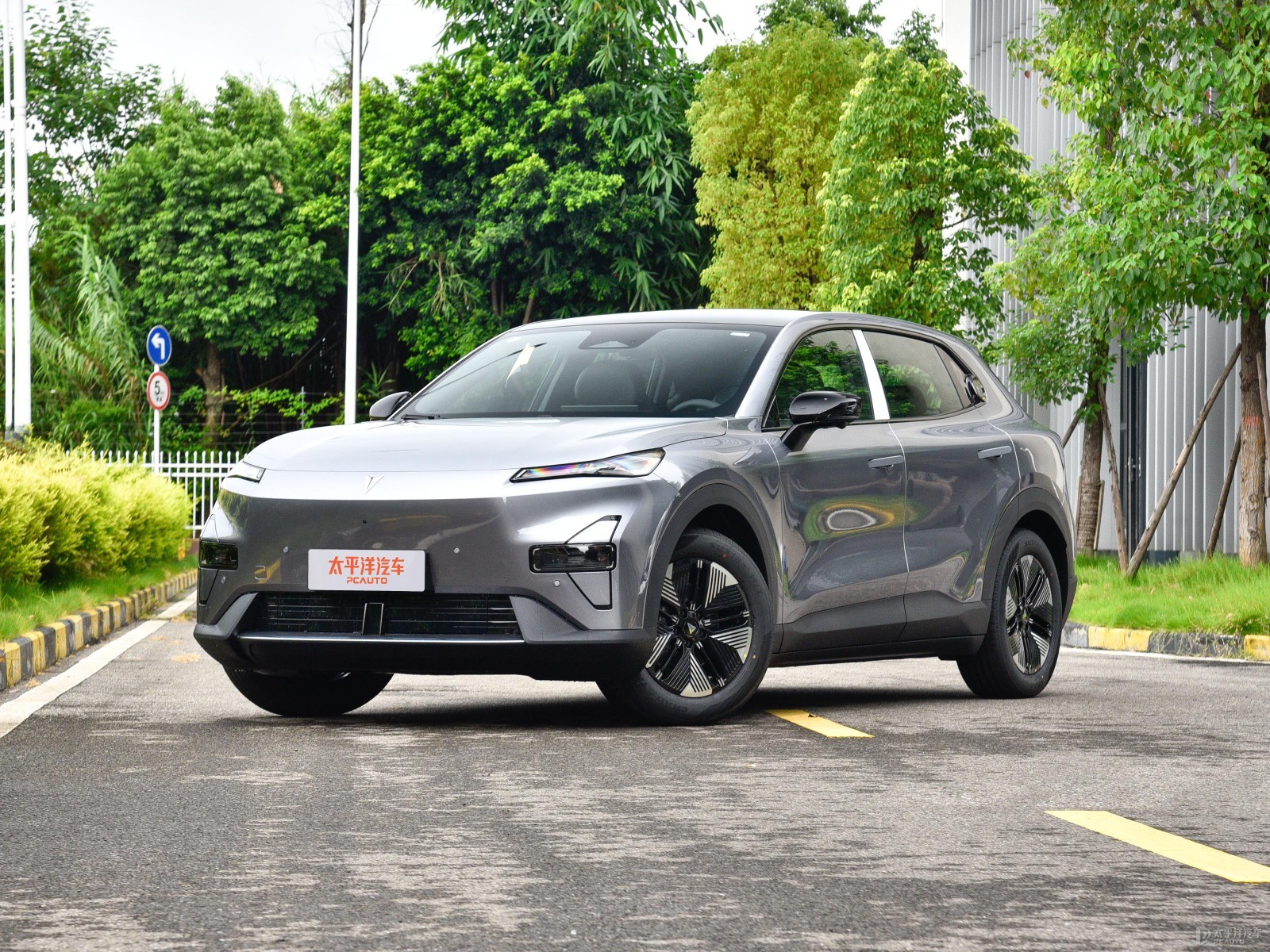Changan Deepal S05 620 Ultra EV 20-inch Wheels — Main listing photograph. Image 1 of 3. Authorized new car for export fr...