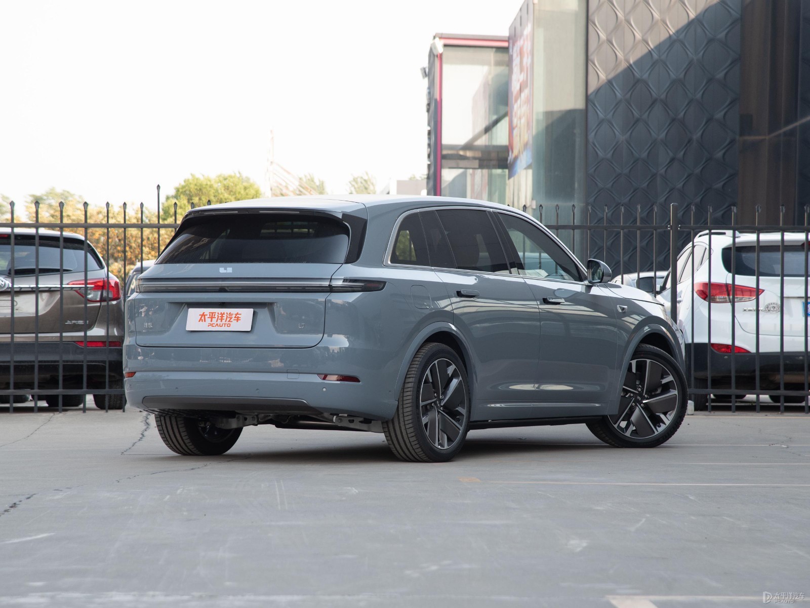 Li Auto L7 Ultra Smart New Version 2025 — Additional exterior view. Image 2 of 3. Modified new car for export from China.