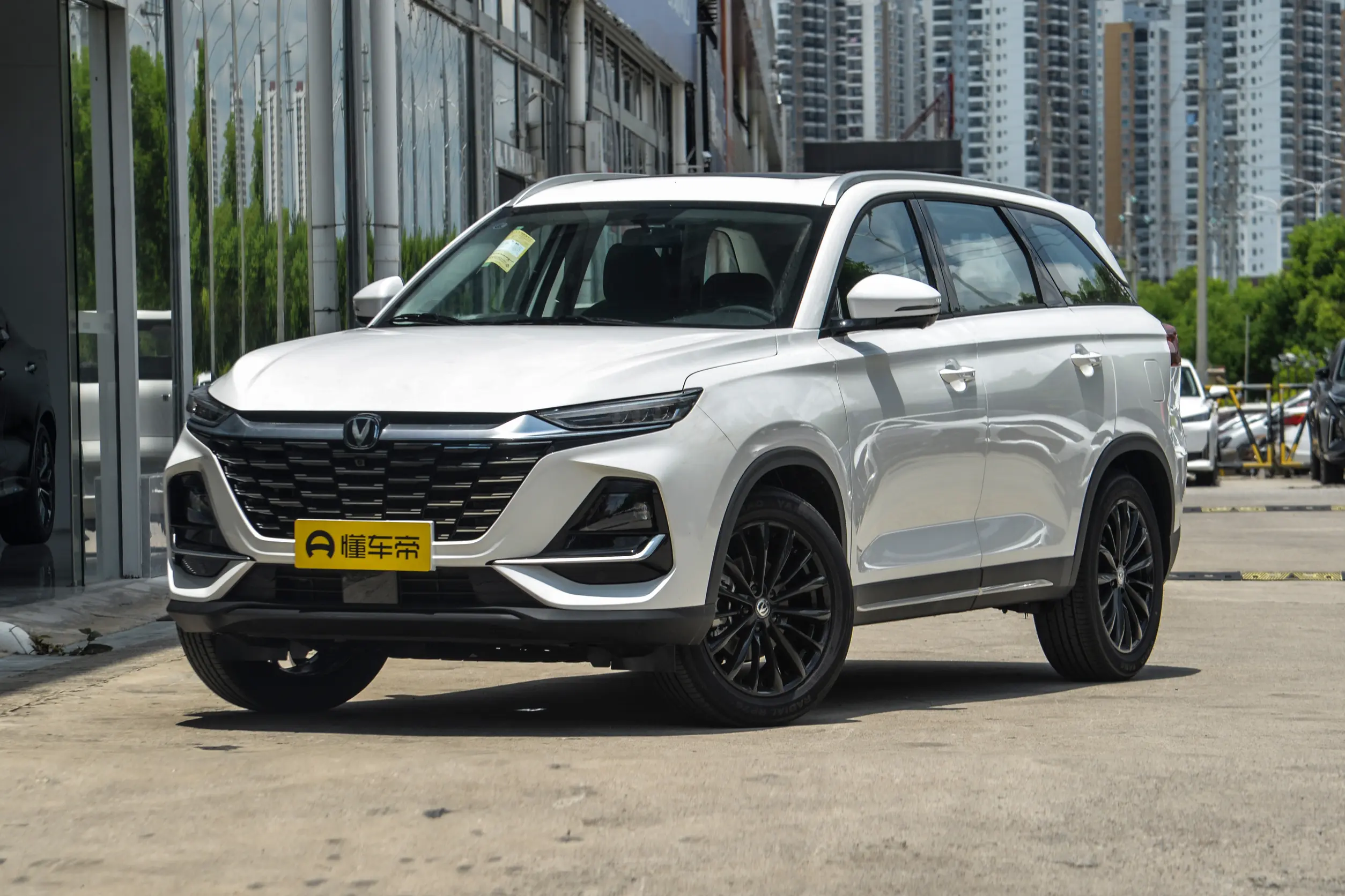 Changan CS75 Pro 1.5T Enjoy Edition — Main listing photograph. Image 1 of 3. Authorized new car for export from China.