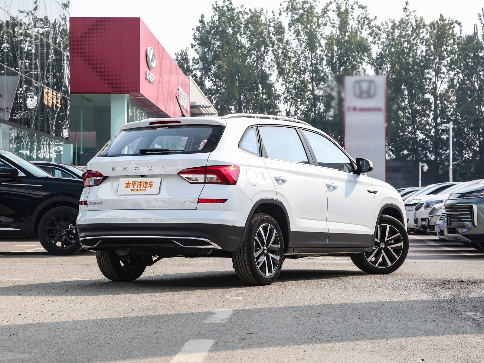 Škoda Kamiq 2025 1.5L Automatic Comfort Edition — Additional exterior view. Image 2 of 3. Modified new car for export f...