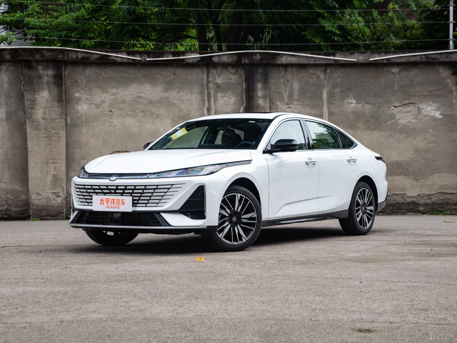 Changan Eado PHEV New Blue Whale 145KM Warship Edition — Main listing photograph. Image 1 of 3. Authorized new car for e...