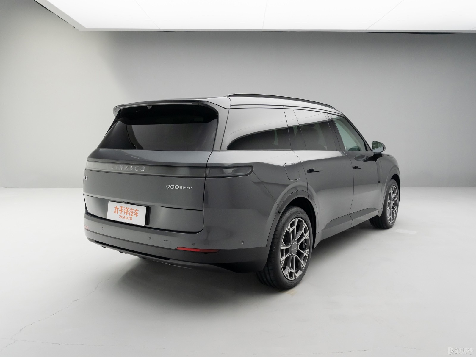 Lynk & Co 900 2025 2.0T Ultra 6-Seater — Additional exterior view. Image 2 of 3. Authorized new car for export from China.