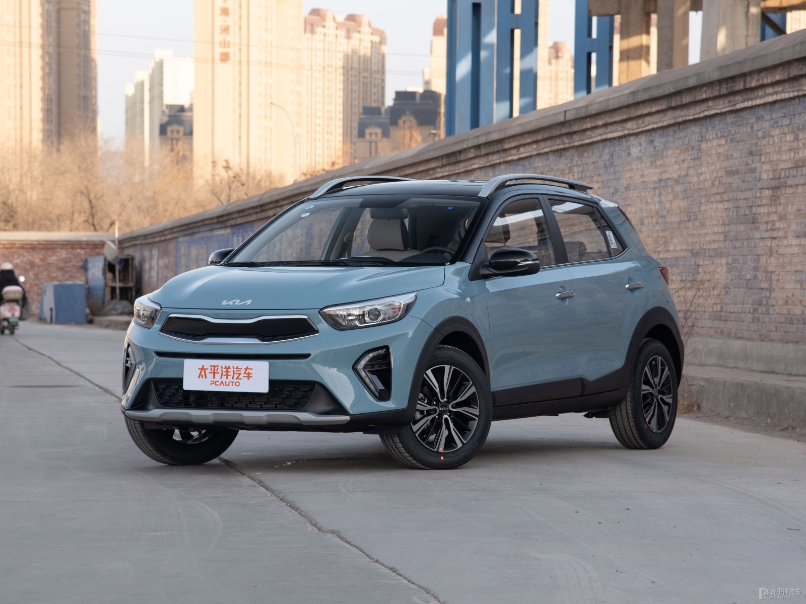 Kia Stonic 1.4L Sunroof Edition — Main listing photograph. Image 1 of 3. Modified new car for export from China.