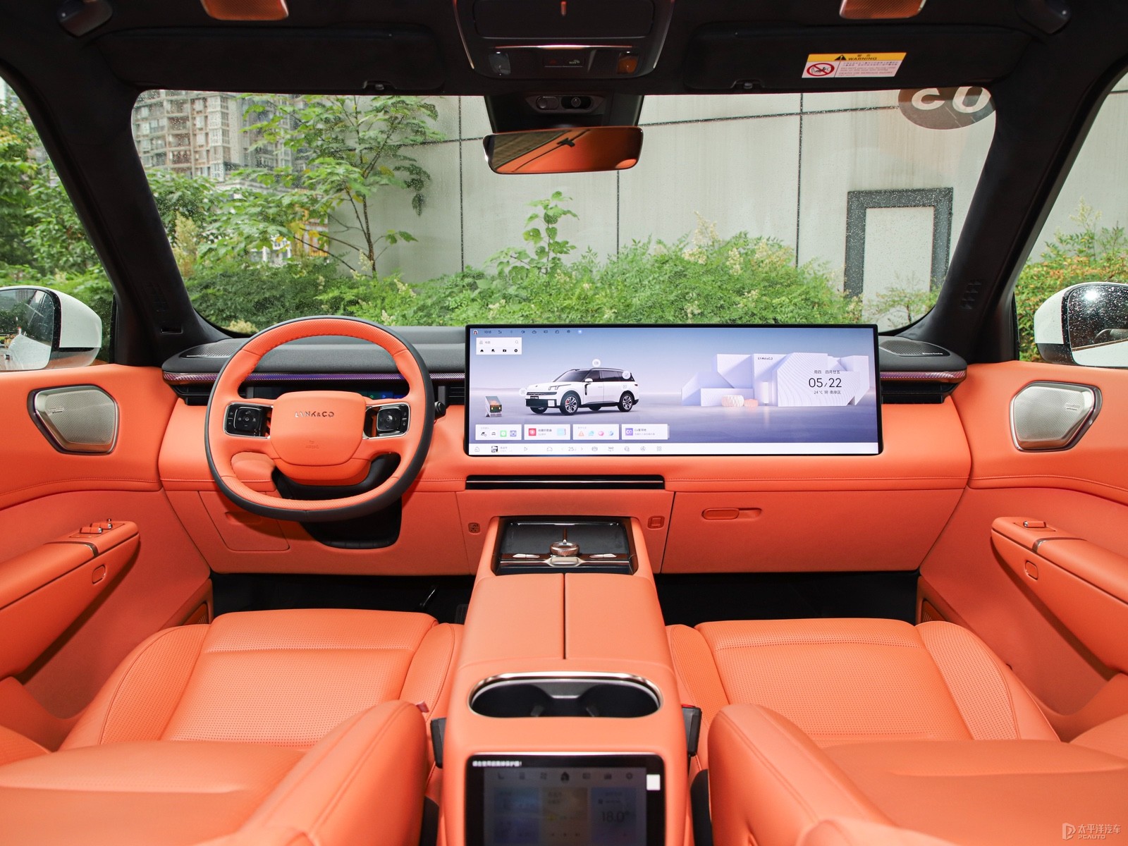 Lynk & Co 900 2025 2.0T Explore 6-Seater — Further exterior angle of the same vehicle. Image 3 of 3. Authorized new car ...