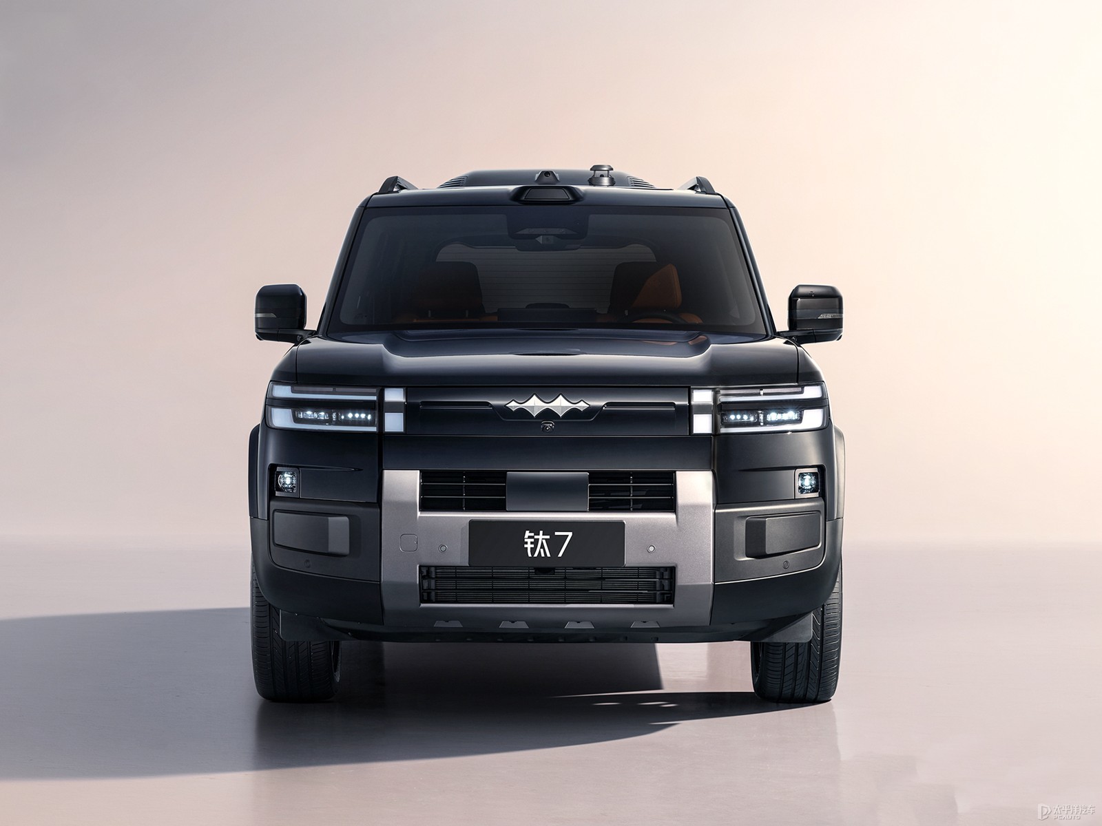 Fangchengbao Ti7 190 AWD Ultra — Additional exterior view. Image 2 of 3. Modified new car for export from China.