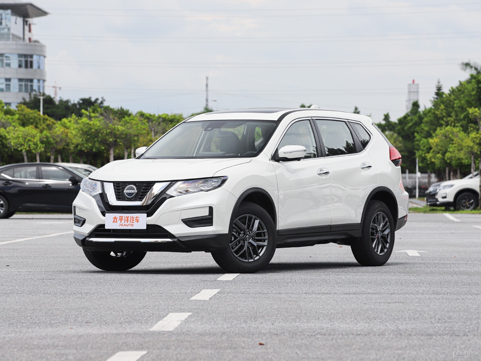 Nissan X-Trail Honor 2WD Lead Edition — Main listing photograph. Image 1 of 3. Authorized new car for export from China.