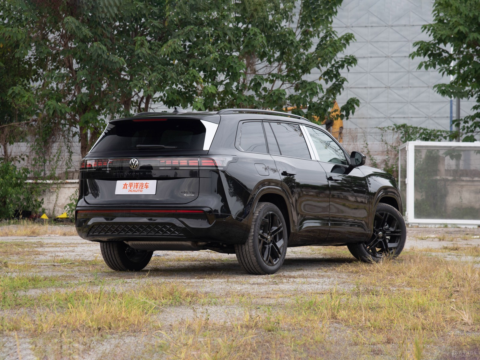 SAIC Volkswagen Talagon Pro 4WD Peak Edition — Additional exterior view. Image 2 of 3. Modified new car for export from ...