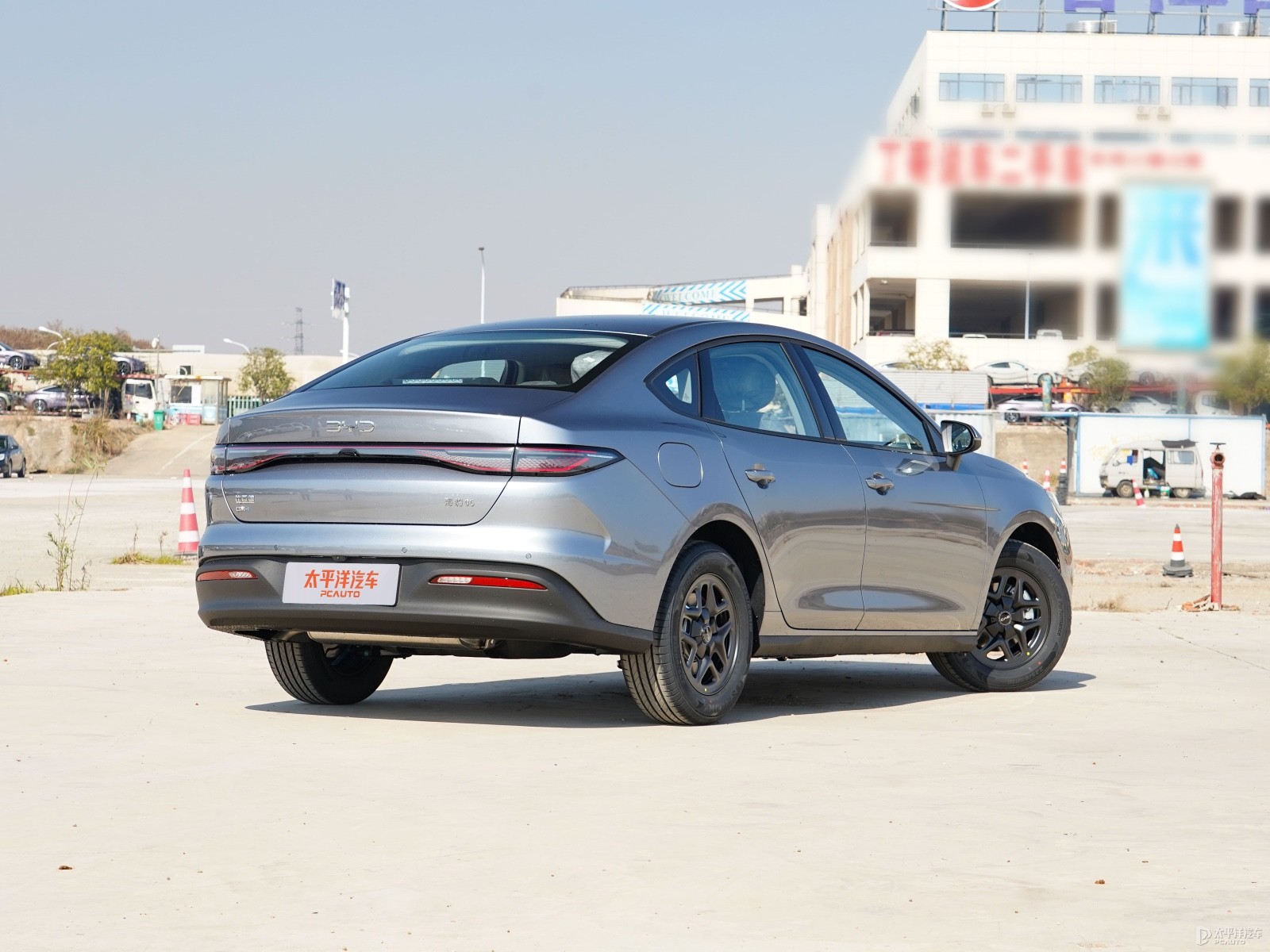 BYD Seal 05 55KM — Additional exterior view. Image 2 of 3. Authorized new car for export from China.