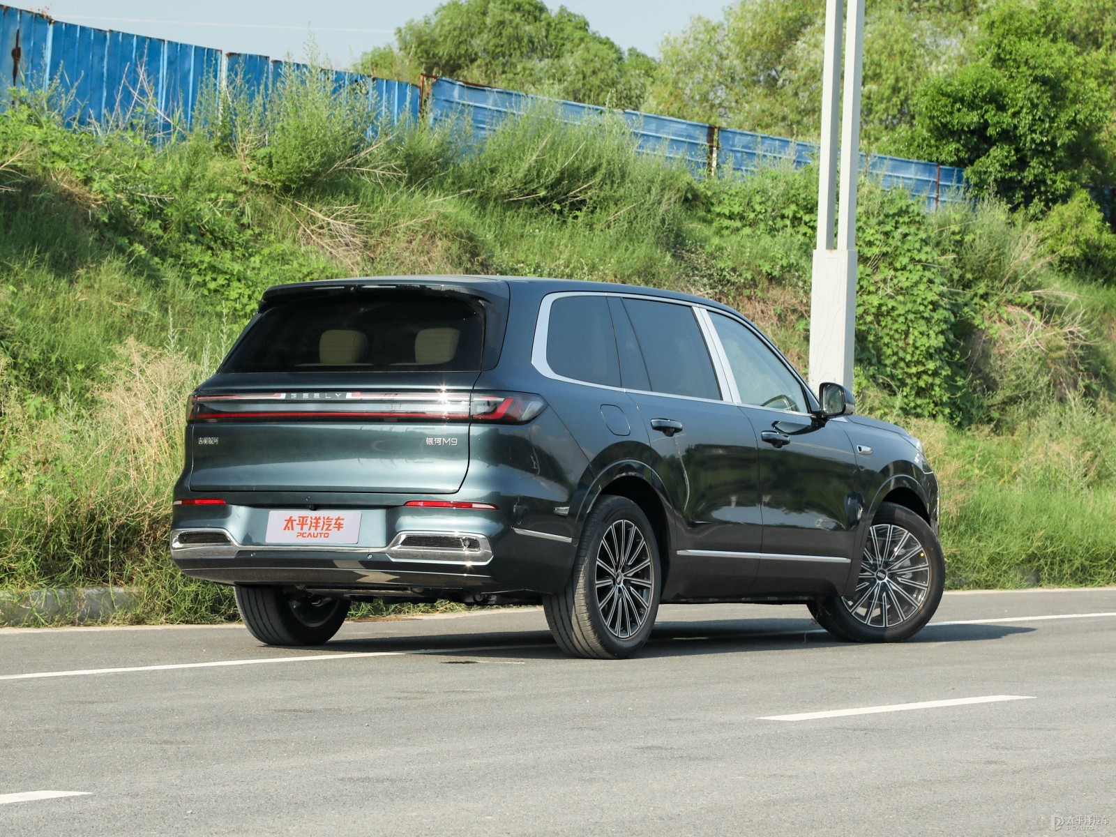 Geely Galaxy M9 230KM 2WD Explore Edition — Additional exterior view. Image 2 of 3. Authorized new car for export from C...