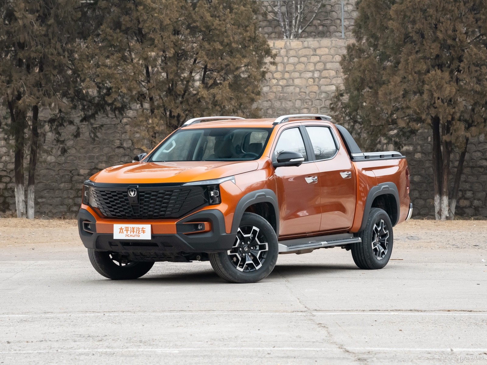 Changan Hunter Knight Flagship Dual-Motor AWD Standard Bed Extended Range — Main listing photograph. Image 1 of 3. Autho...