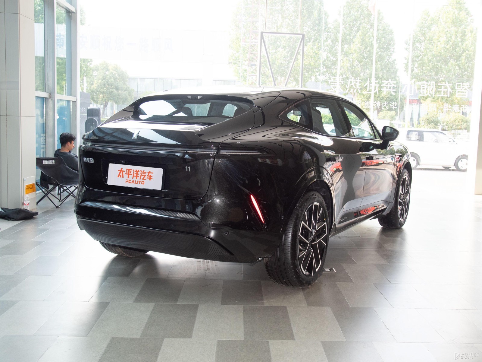 Avatr 11 Max Extended Range Version — Additional exterior view. Image 2 of 3. Authorized new car for export from China.