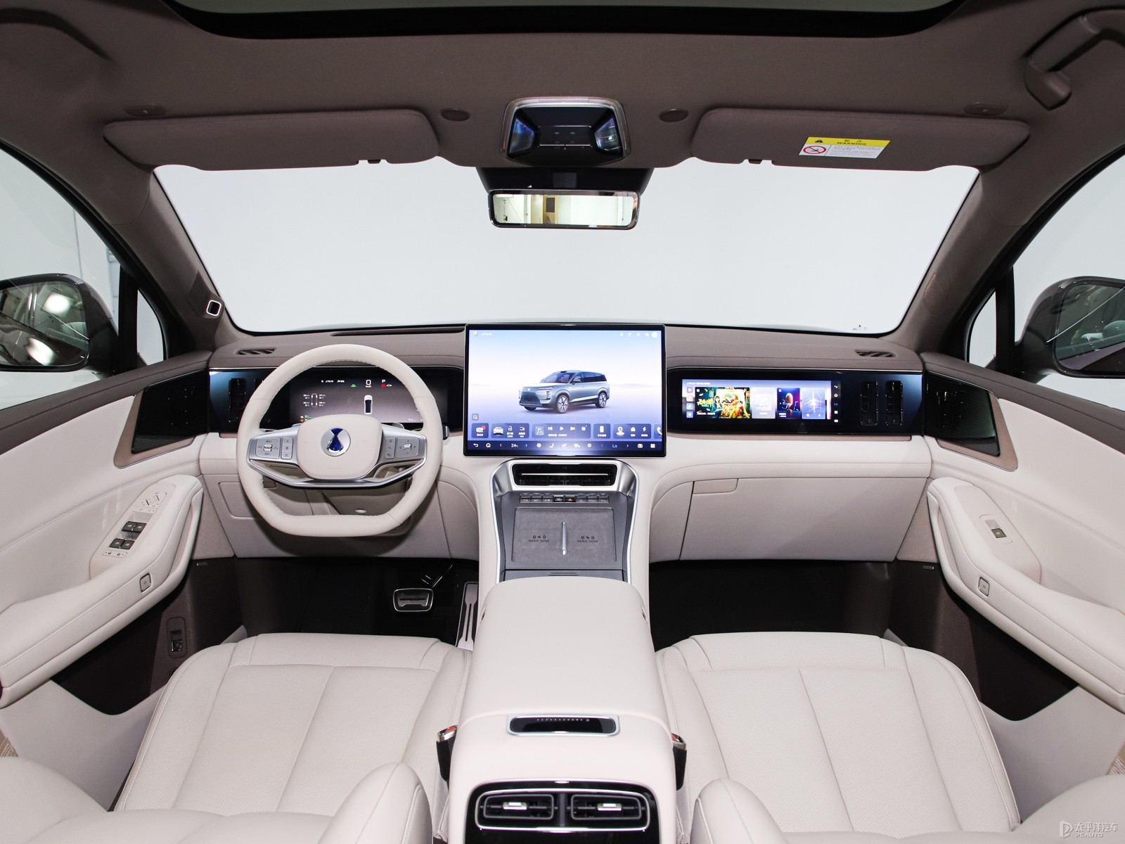 Denza N8L Flagship Edition — Further exterior angle of the same vehicle. Image 3 of 3. Authorized new car for export fro...