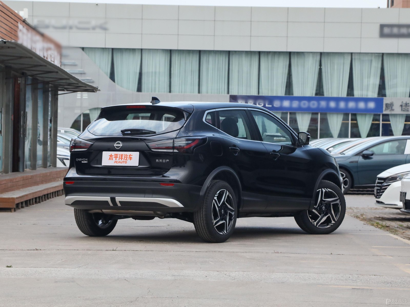 Nissan Qashqai Honor 2.0L CVT XV Lead Edition — Additional exterior view. Image 2 of 3. Modified new car for export from...