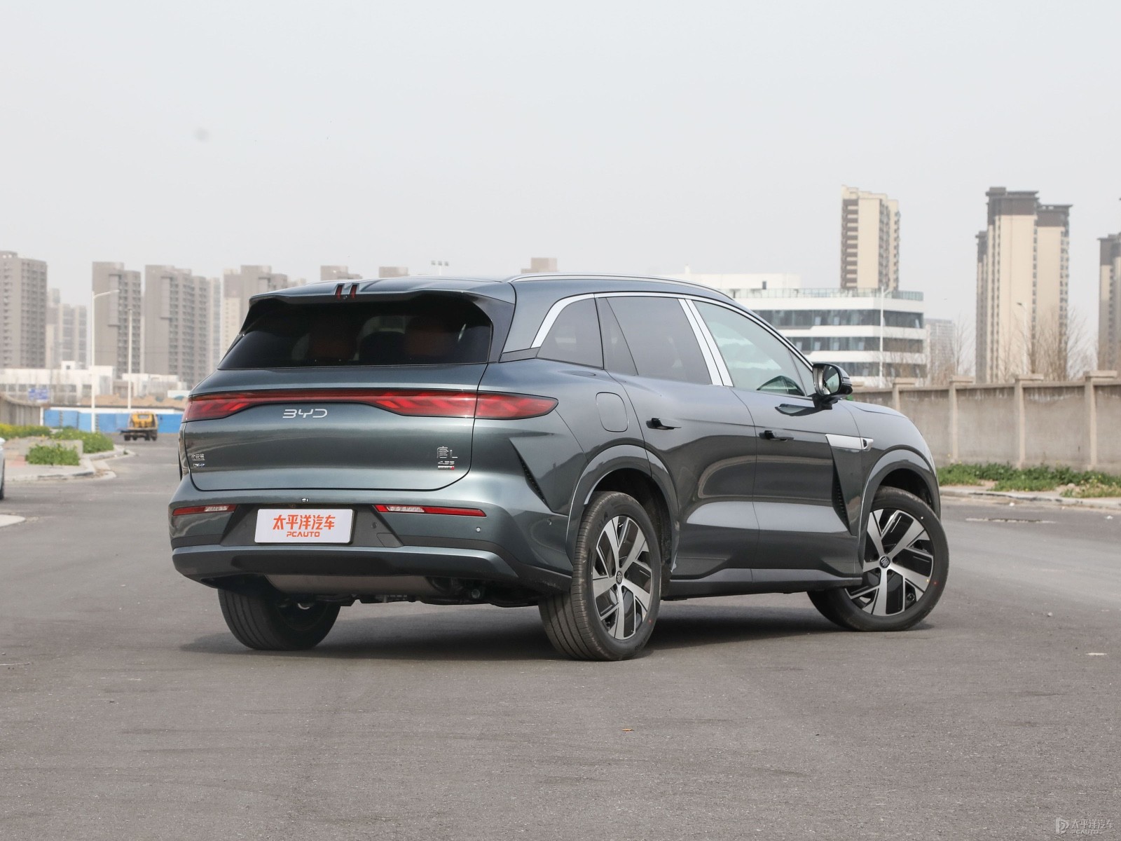 BYD Tang L DM AWD LiDAR Version — Additional exterior view. Image 2 of 3. Authorized new car for export from China.