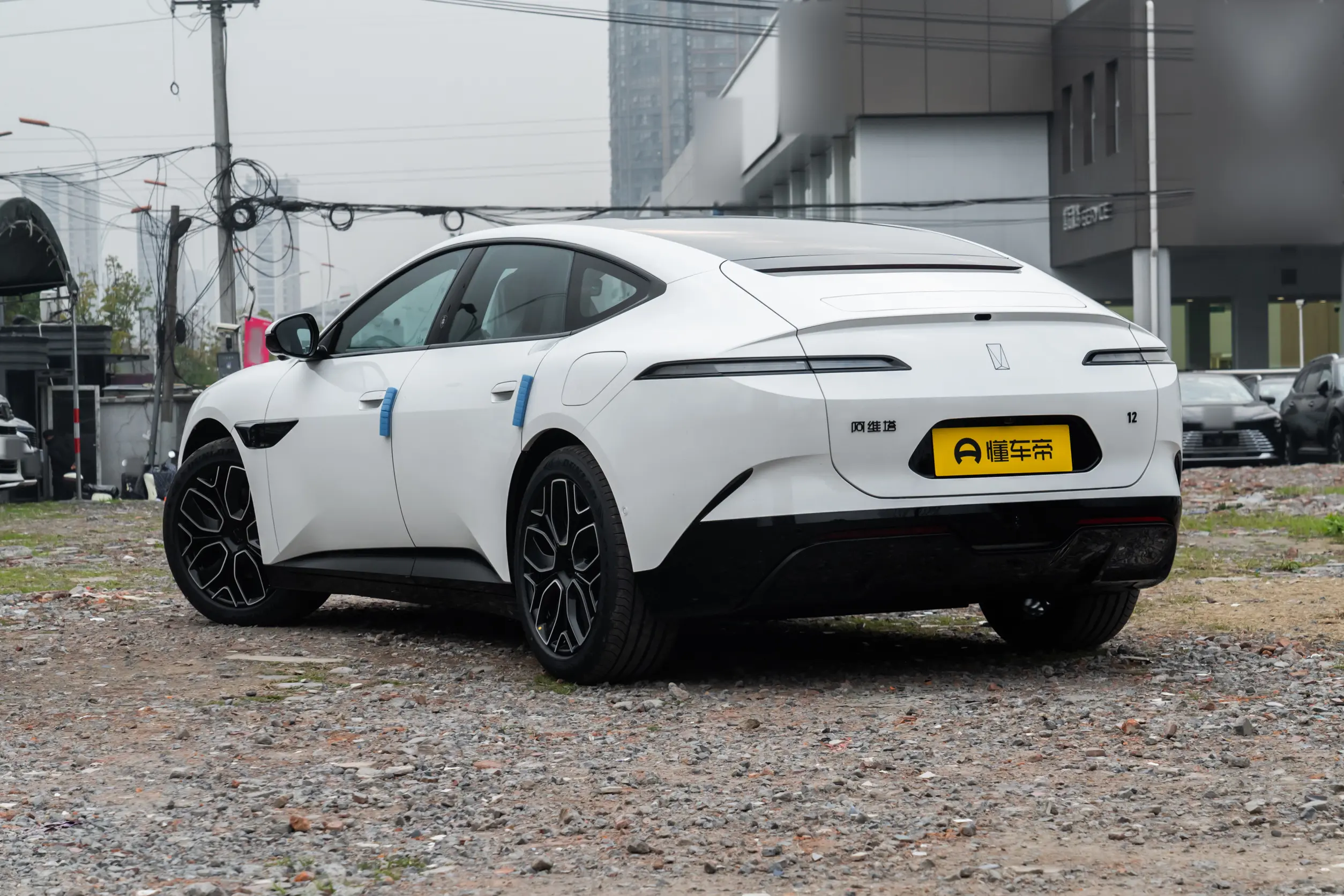 All-New Avatr 12 Max Dual-Motor EV 2026 — Additional exterior view. Image 2 of 3. Authorized new car for export from China.