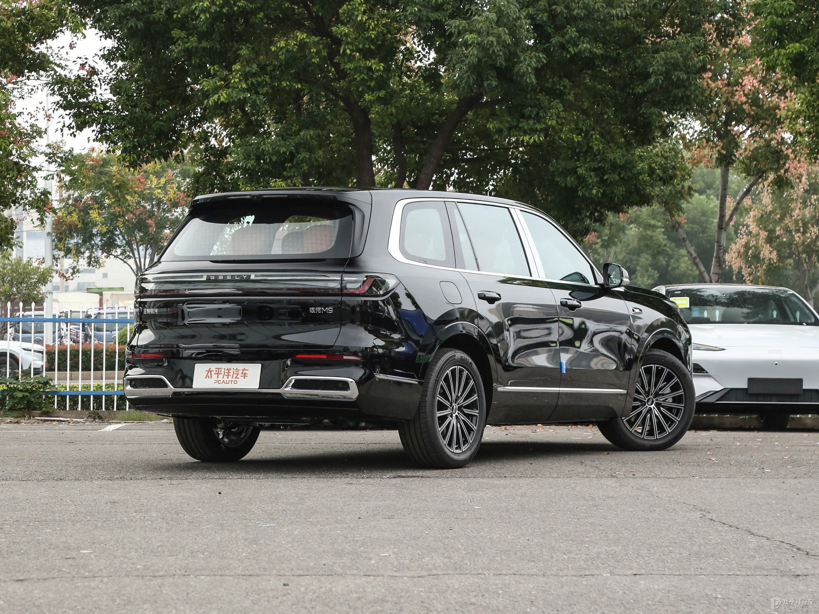 Geely Galaxy M9 100KM 2WD Start Edition — Additional exterior view. Image 2 of 3. Authorized new car for export from China.