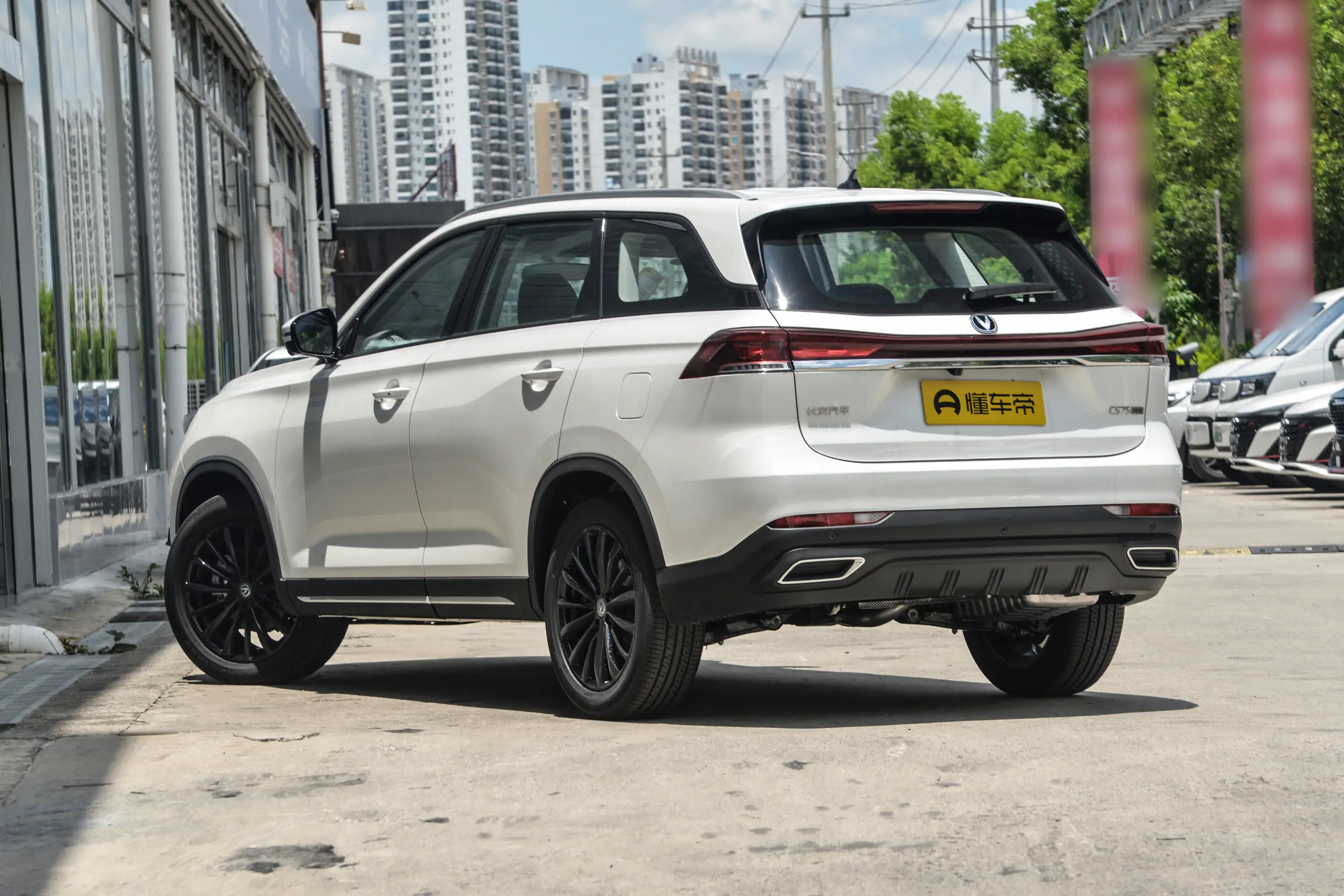 Changan CS75 Pro 1.5T Enjoy Edition — Additional exterior view. Image 2 of 3. Authorized new car for export from China.