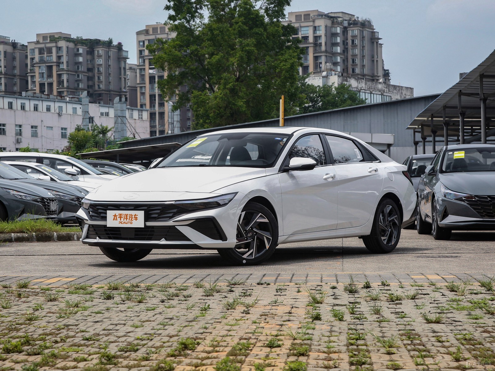 Beijing Hyundai Elantra 1.5L LUX Premium — Main listing photograph. Image 1 of 3. Modified new car for export from China.