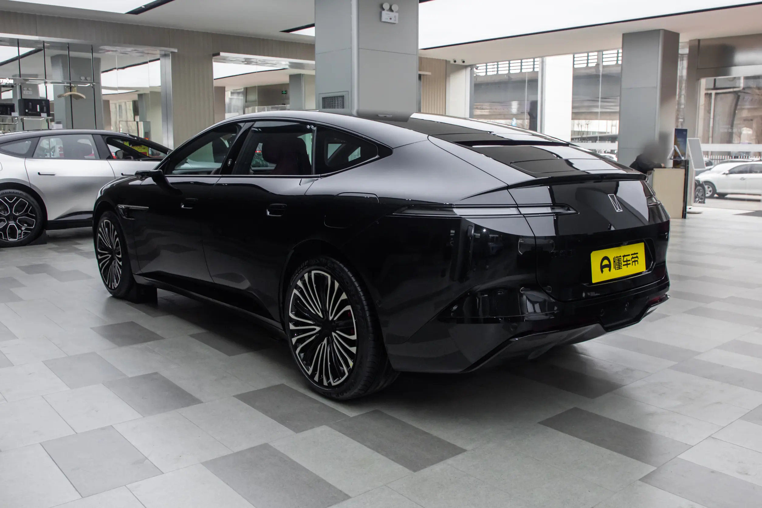 All-New Avatr 12 Ultra Dual-Motor EV 2026 — Additional exterior view. Image 2 of 3. Authorized new car for export from C...