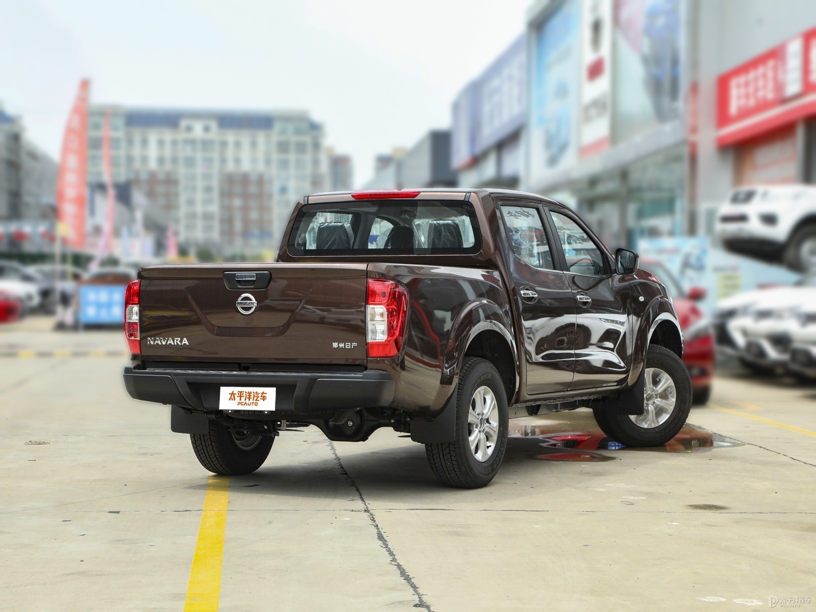 Nissan Navara Manual 4WD Gasoline Version — Additional exterior view. Image 2 of 3. Authorized new car for export from C...