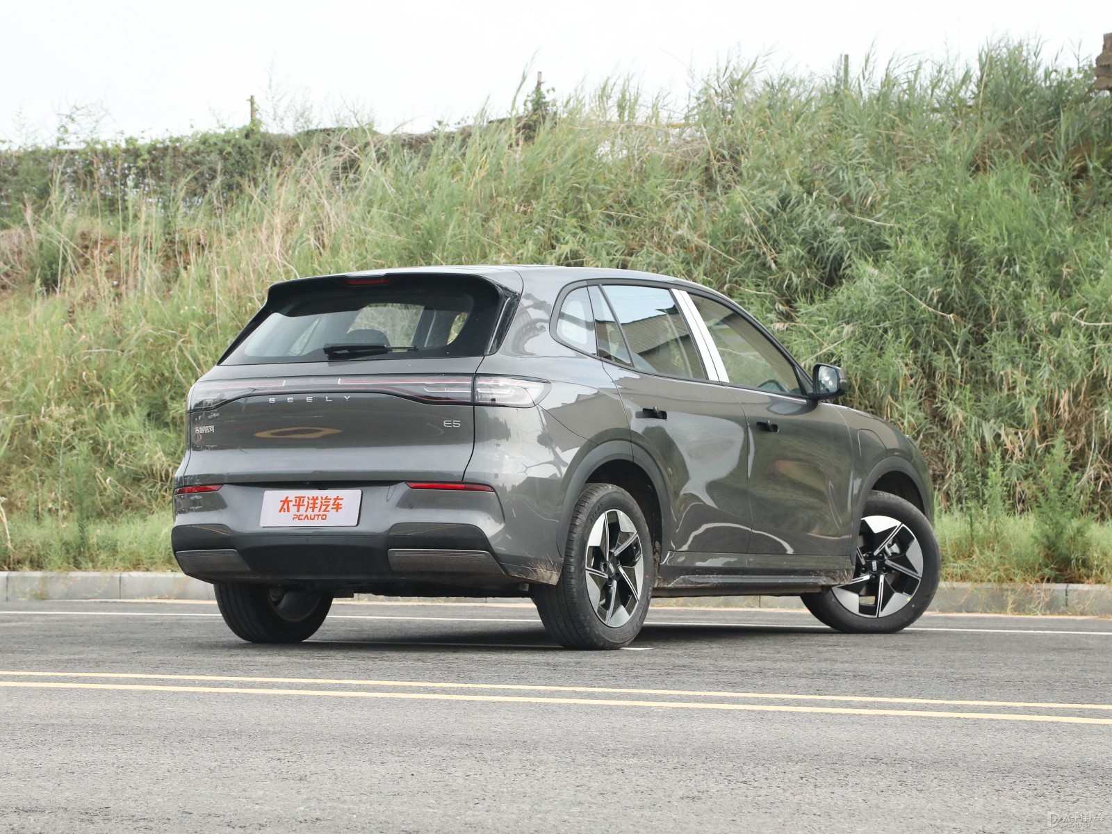 Geely Galaxy E5 2026 530KM Start Edition — Additional exterior view. Image 2 of 3. Modified new car for export from China.